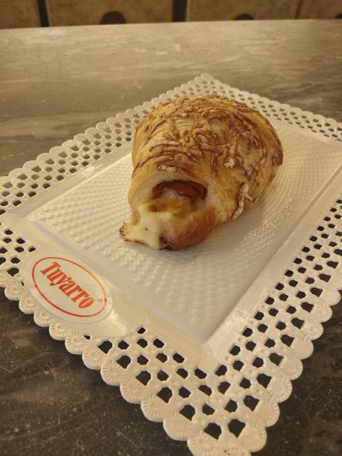 Croissant jamón y queso