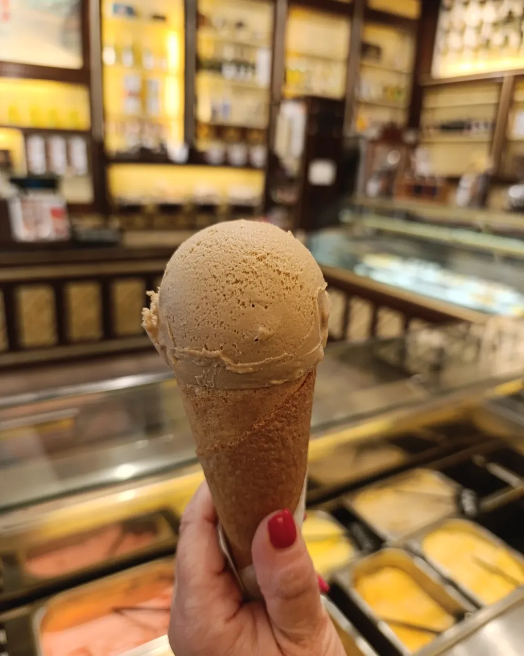 Helado de ratafia